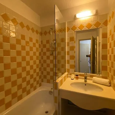 C036 Agreable Au Sein D'une Belle De Cannes